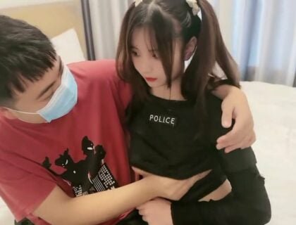 Đứa em bị anh trai dâm đãng hiếp dâm khi ba mẹ vắng nhà